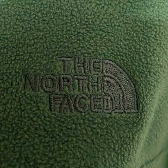 The North Face quarter zip - Picture 3 of 3